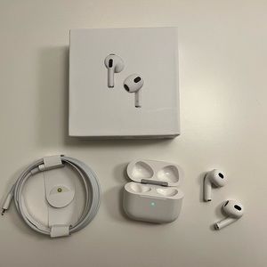 *BRAND NEW* Apple AirPods 3rd Generation with MagSafe Wireless Charging Case